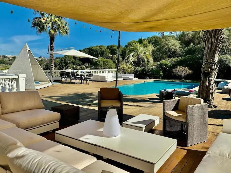 Superbe Villa A Antibes Avec Piscine Dans Un Quartier Calme