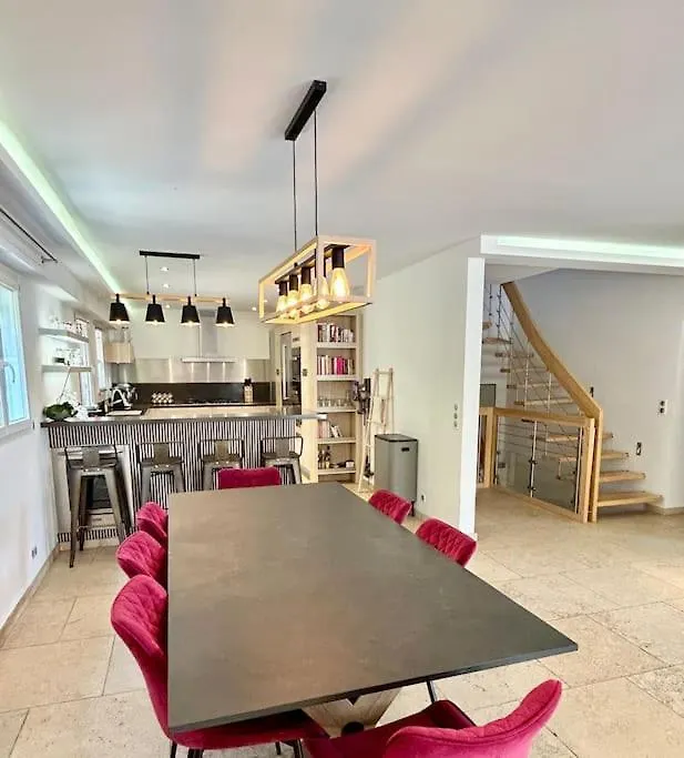 Superbe Villa A Antibes Avec Piscine Dans Un Quartier Calme