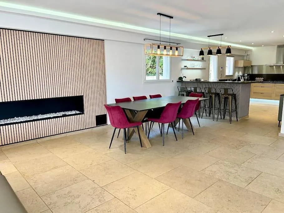 Superbe Villa A Antibes Avec Piscine Dans Un Quartier Calme