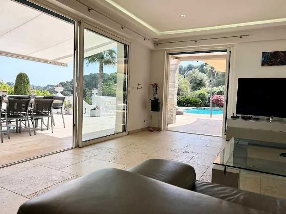 Superbe Villa A Antibes Avec Piscine Dans Un Quartier Calme