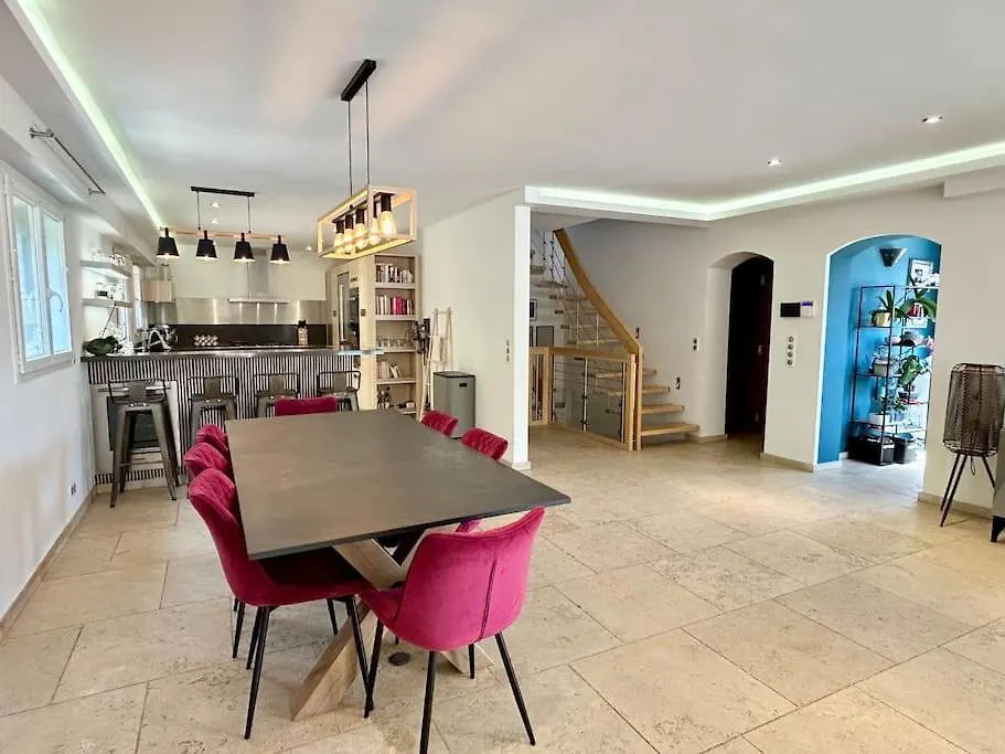 Superbe Villa A Antibes Avec Piscine Dans Un Quartier Calme