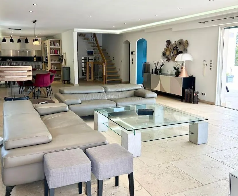 Superbe Villa A Antibes Avec Piscine Dans Un Quartier Calme France