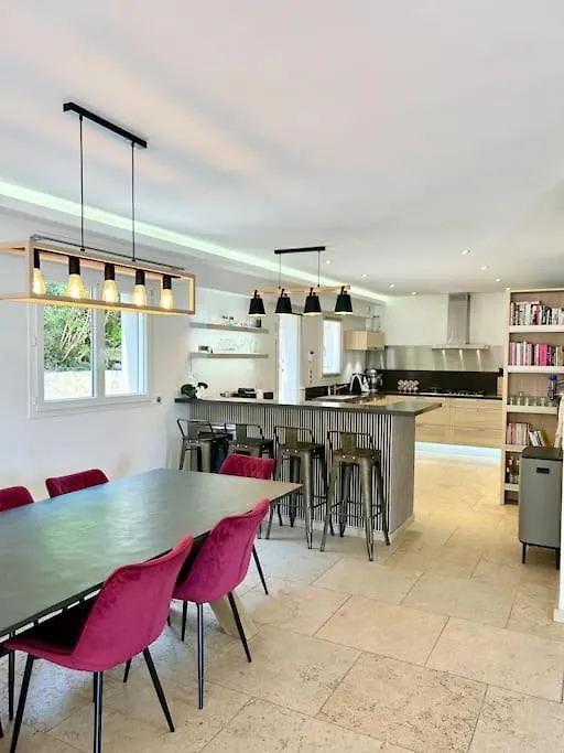 Superbe Villa A Antibes Avec Piscine Dans Un Quartier Calme