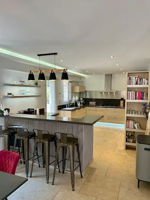 Superbe Villa A Antibes Avec Piscine Dans Un Quartier Calme
