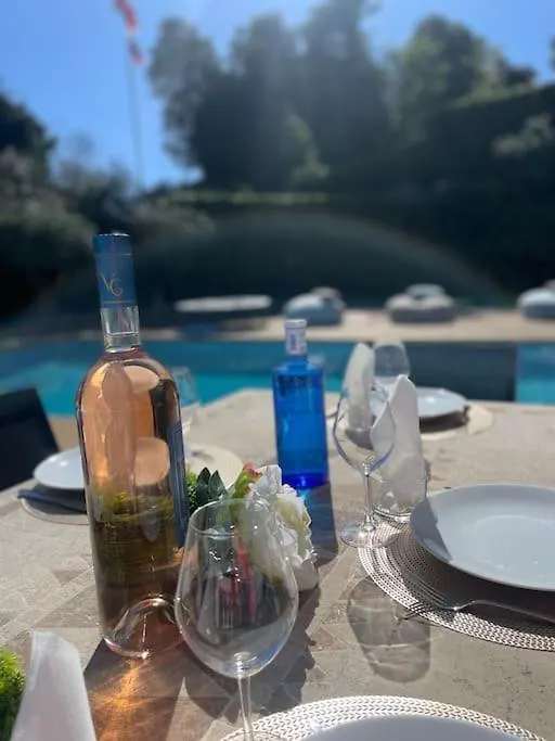 Superbe Villa A Antibes Avec Piscine Dans Un Quartier Calme