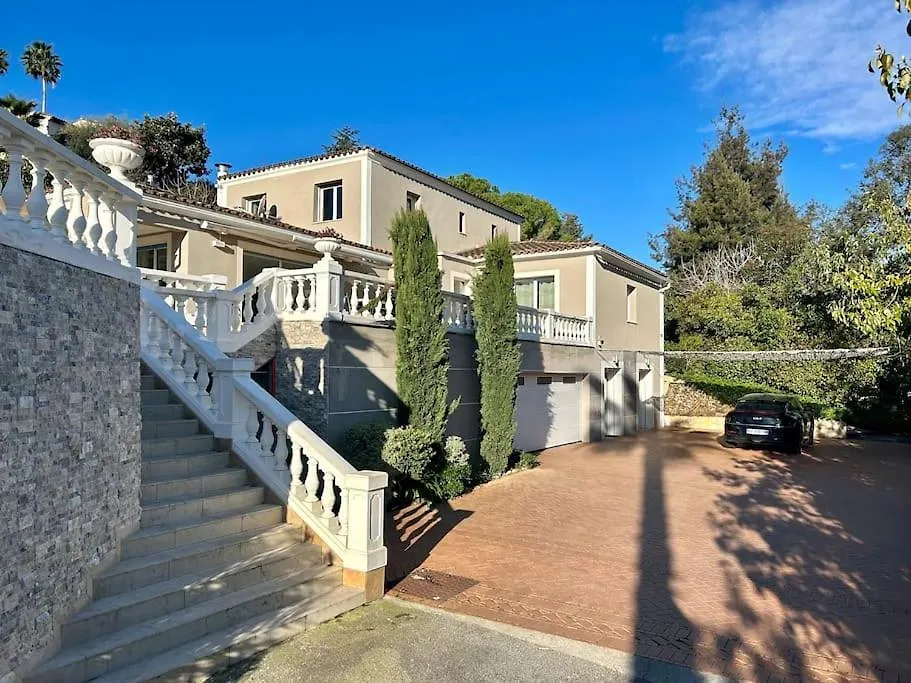 Superbe Villa A Antibes Avec Piscine Dans Un Quartier Calme