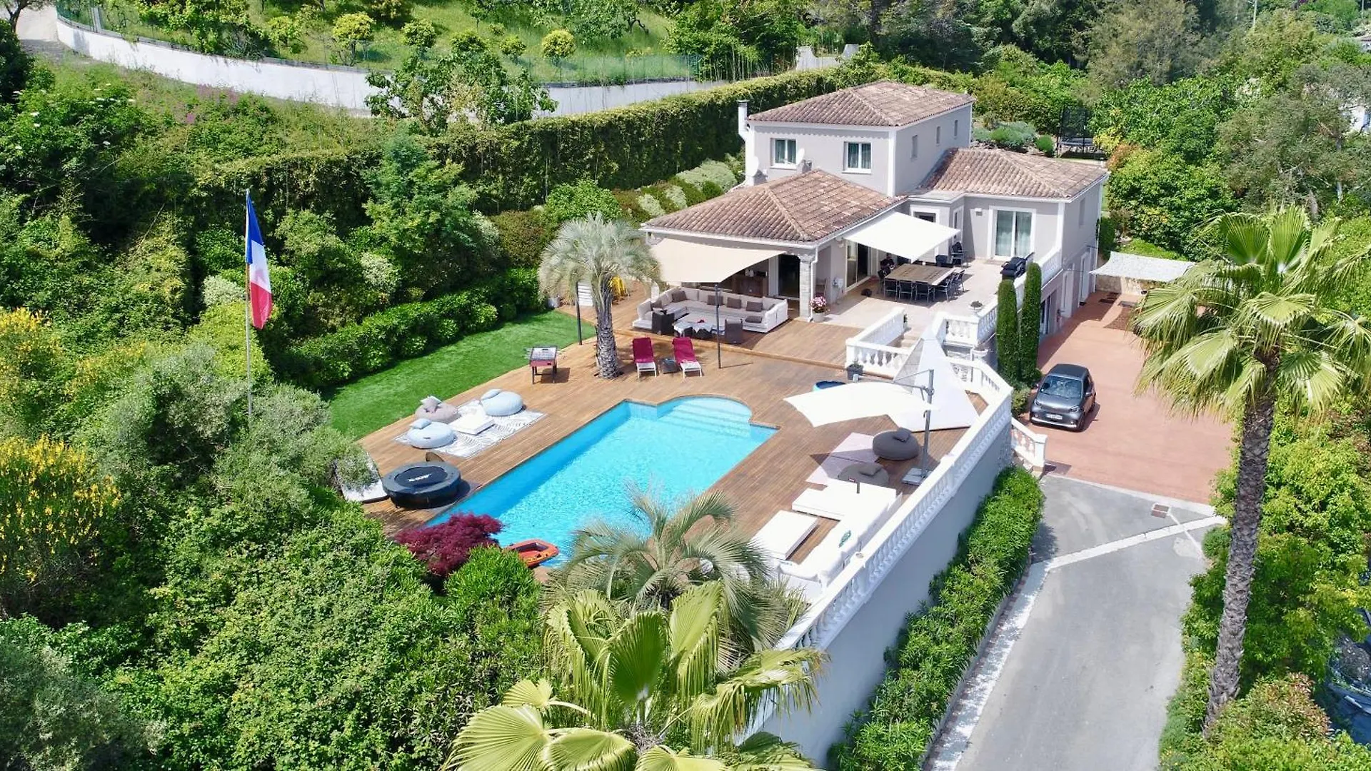 Superbe Villa A Antibes Avec Piscine Dans Un Quartier Calme