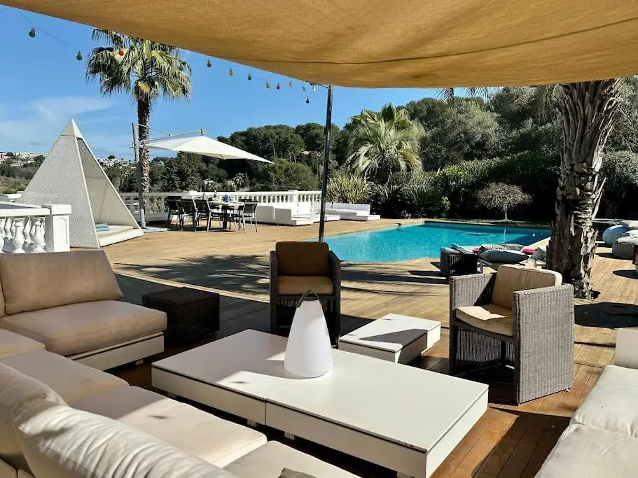 Superbe Villa A Antibes Avec Piscine Dans Un Quartier Calme